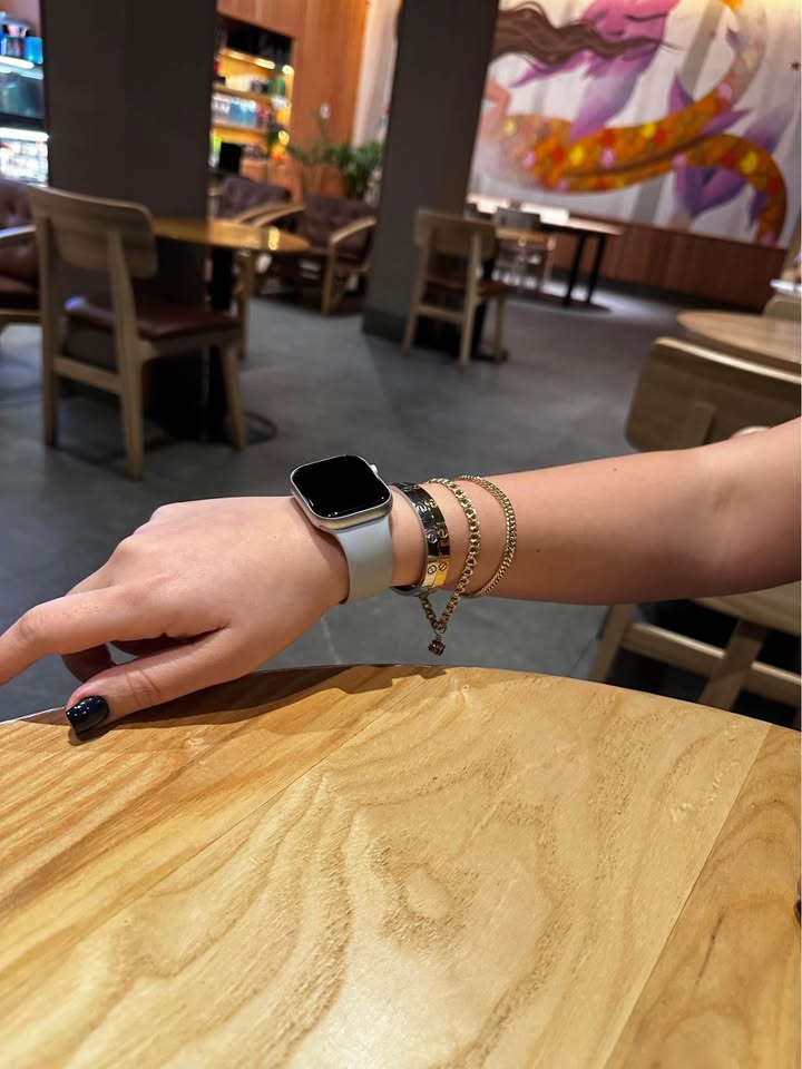 Infinitime Chic™ 💎 Estilo y tecnología en tu muñeca.